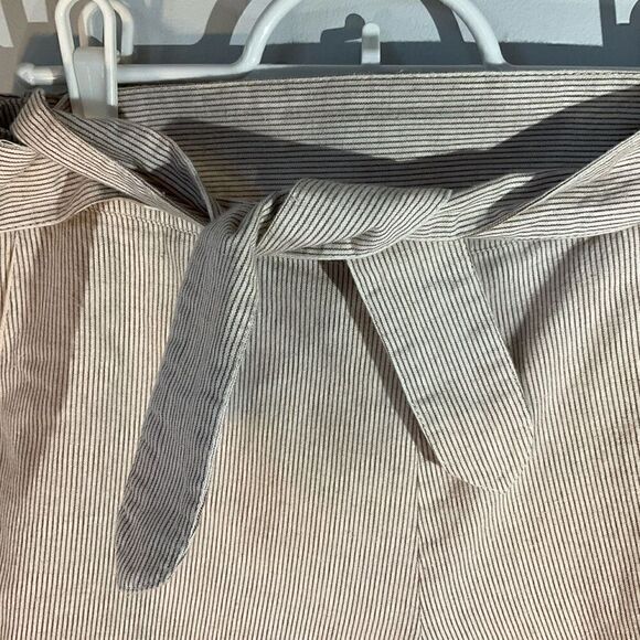 Moon River Pleat Blanket Stitch Short Paper Bag Shorts. Brown Pinstripes, Medium - Picture 15 of 16